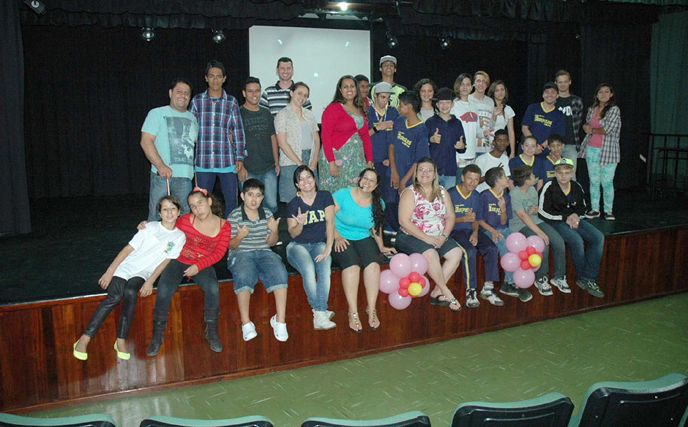 Pinhais oferece cinema legendado para alunos surdos 2 pinhais04 Pinhais oferece cinema legendado para alunos surdos