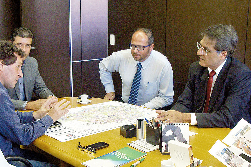 Prefeito Marquinhos se reuniu com o secretário de Infraestrutura e Logística do Paraná, Richa Filho 4 piraquara02 Prefeito Marquinhos se reuniu com o secretário de Infraestrutura e Logística do Paraná, Richa Filho