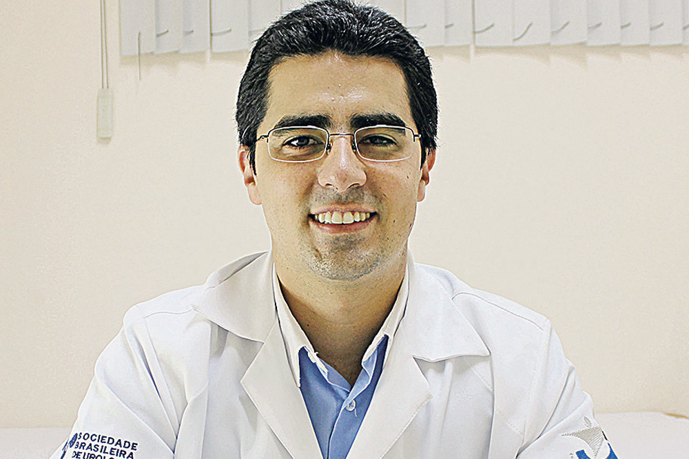 A cada 7,6 minutos, um novo caso de câncer de próstata é diagnosticado 1 Dr. Otavio Moreira A cada 7,6 minutos, um novo caso de câncer de próstata é diagnosticado