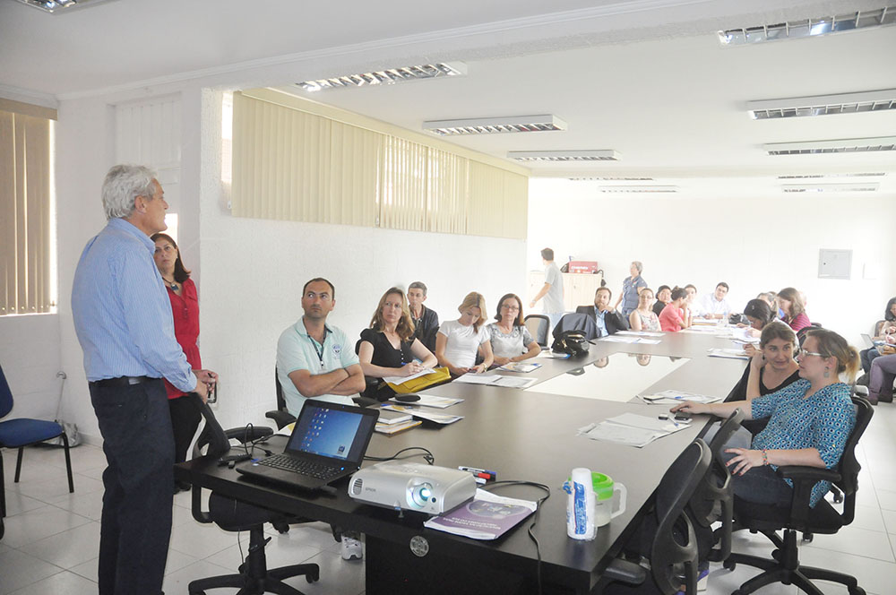 Secretaria de Saúde realiza treinamento e conscientização sobre o vírus da dengue 5 dengue treinamento antonio bobrowec 1 Secretaria de Saúde realiza treinamento e conscientização sobre o vírus da dengue