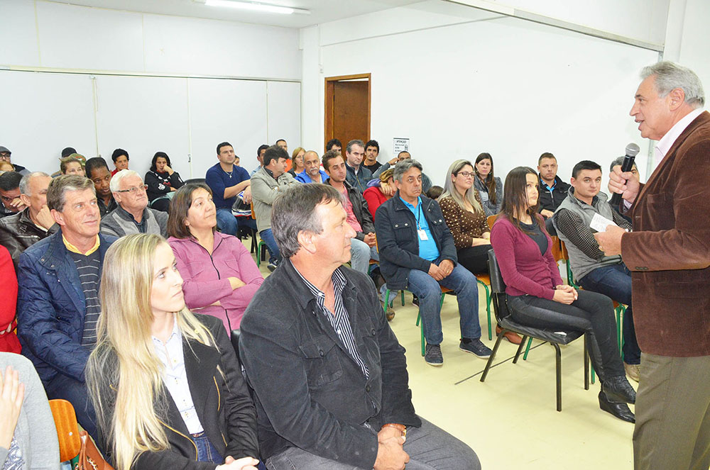 Prefeito Setim assina Ordem de Serviço de pavimentação definitiva na Rua Afonso de Lima 2 lancamento rua afonso lima foto antonio bobrowec 1 Prefeito Setim assina Ordem de Serviço de pavimentação definitiva na Rua Afonso de Lima