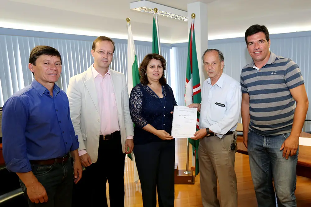 Ministério Público entrega à Câmara relatório de atendimento à população 1 cmc01 Ministério Público entrega à Câmara relatório de atendimento à população