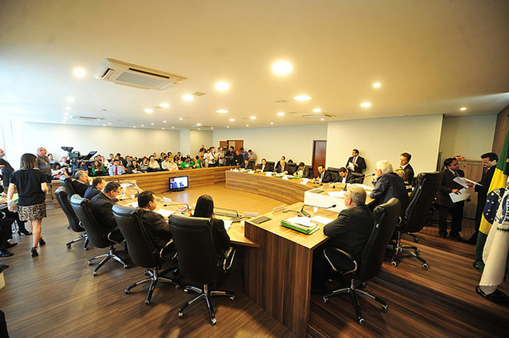 Emendas a projetos de ajuste fiscal têm votação adiada na CCJ para atender pedidos de vista 2 alep011 Emendas a projetos de ajuste fiscal têm votação adiada na CCJ para atender pedidos de vista