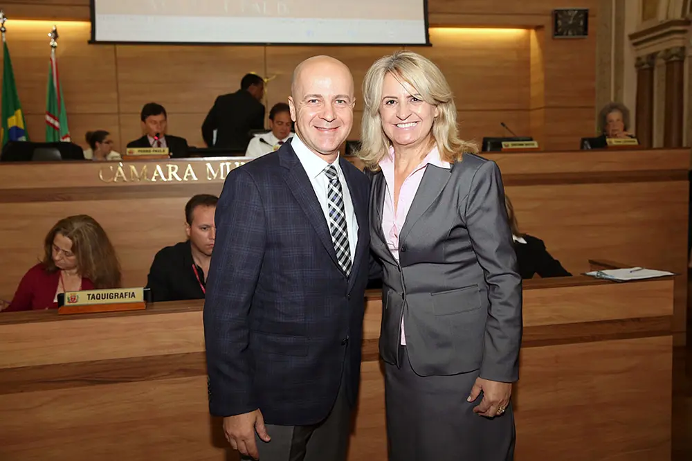 Declarações de empresário no plenário causam polêmica na Câmara de Curitiba 2 Noemia e empresUario AK Declarações de empresário no plenário causam polêmica na Câmara de Curitiba