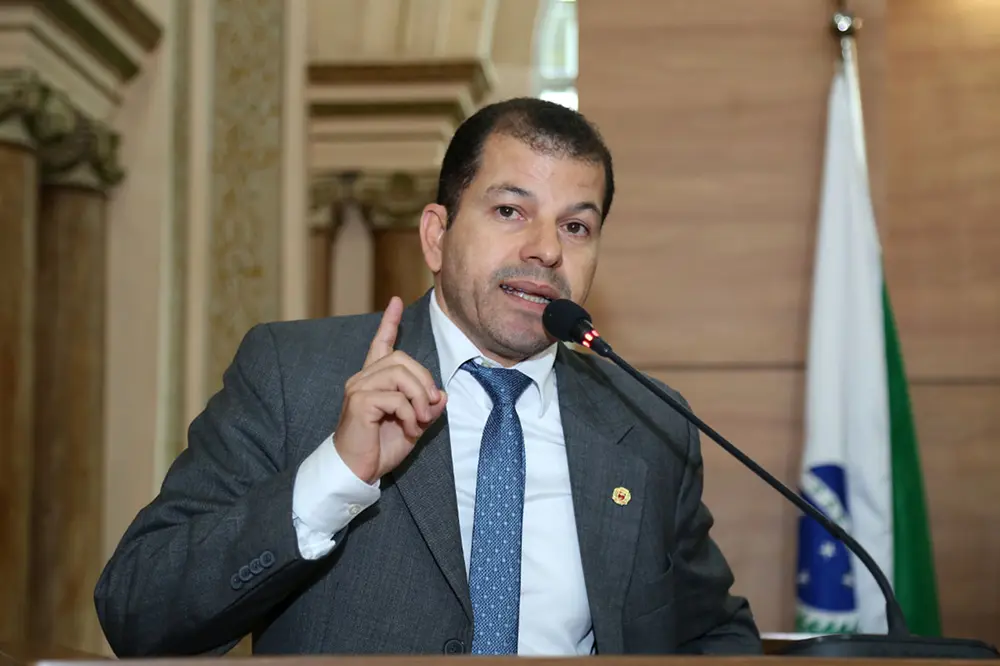 “A Câmara está resolvendo um problema de gestão”, diz presidente 6 Serginho “A Câmara está resolvendo um problema de gestão”, diz presidente