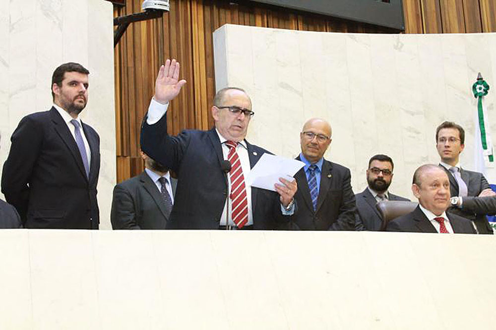 Delegado Recalcatti toma posse na Assembleia com o compromisso de trabalhar em favor da segurança pública 5 recalcatti Delegado Recalcatti toma posse na Assembleia com o compromisso de trabalhar em favor da segurança pública