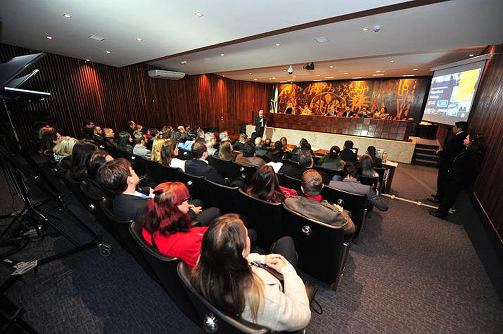 Relações governamentais éticas e transparentes podem resultar em melhores práticas políticas 6 alep01 Relações governamentais éticas e transparentes podem resultar em melhores práticas políticas