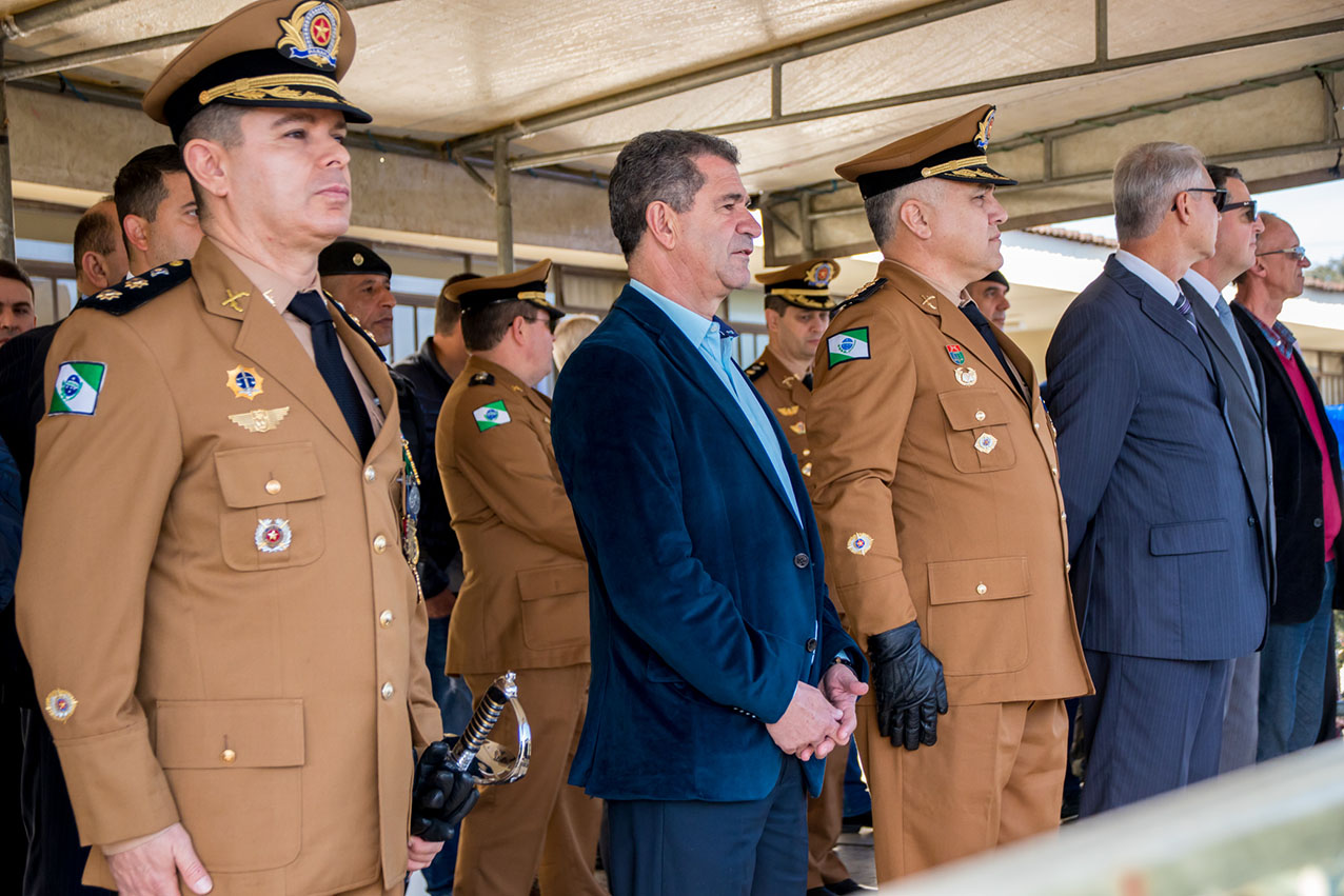 Prefeito Toninho Fenelon participa de cerimônia de aniversário do 17º Batalhão da PM 1 sjp01
