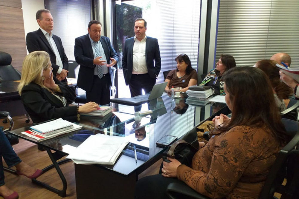 Acordo garante que nenhuma escola será fechada no Paraná 1 alep011 1 Acordo garante que nenhuma escola será fechada no Paraná