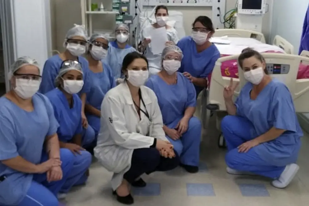 Em leito de UTI do Hospital do Idoso, paciente escreve carta de agradecimento e emociona equipe 2 curitiba023 Em leito de UTI do Hospital do Idoso, paciente escreve carta de agradecimento e emociona equipe