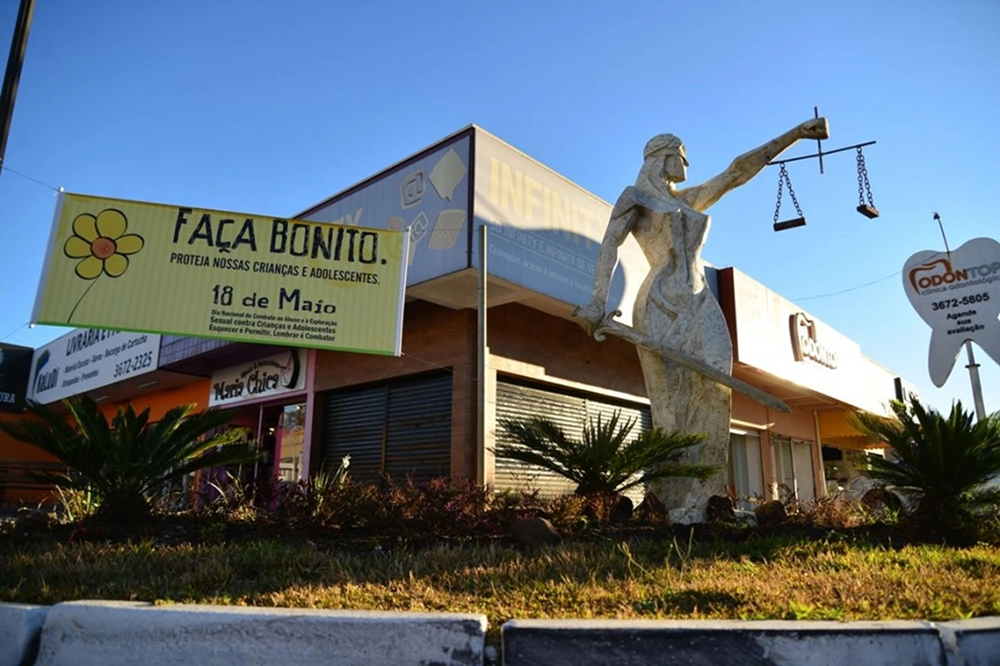 Quatro Barras recebe estátua durante Campanha de combate ao abuso e exploração sexual de crianças e adolescentes 8 quatro barras02 Quatro Barras recebe estátua durante Campanha de combate ao abuso e exploração sexual de crianças e adolescentes