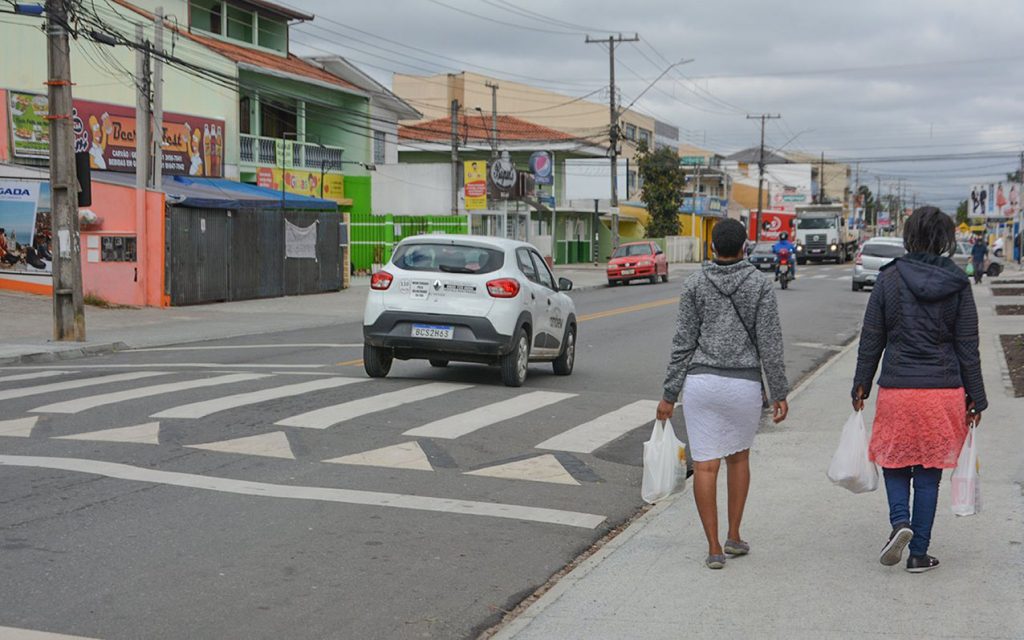 Moradores e comerciantes aprovam nova calçada na Avenida Maria Antonieta em Pinhais 9 pinhais053 Moradores e comerciantes aprovam nova calçada na Avenida Maria Antonieta em Pinhais