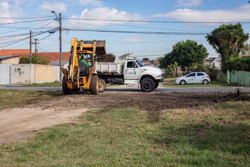 Ação da Semma realiza limpeza de áreas públicas com descarte irregular de lixo em Pinhais 1 pinhais091 Ação da Semma realiza limpeza de áreas públicas com descarte irregular de lixo em Pinhais