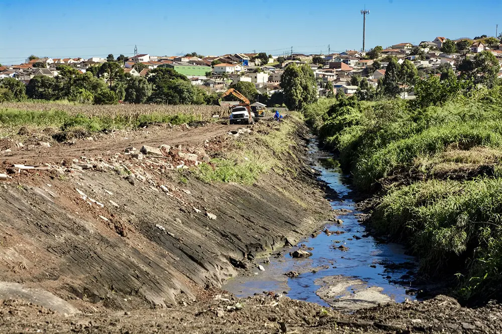Avenida Maringá, em Pinhais, ganha melhorias no sistema de drenagem 4 pinhais10 Avenida Maringá, em Pinhais, ganha melhorias no sistema de drenagem