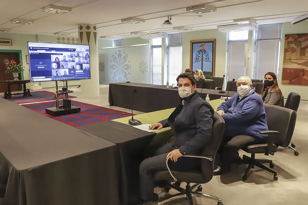 Greca oferece ônibus da capital para reforçar transporte metropolitano 3 curitiba012 Greca oferece ônibus da capital para reforçar transporte metropolitano