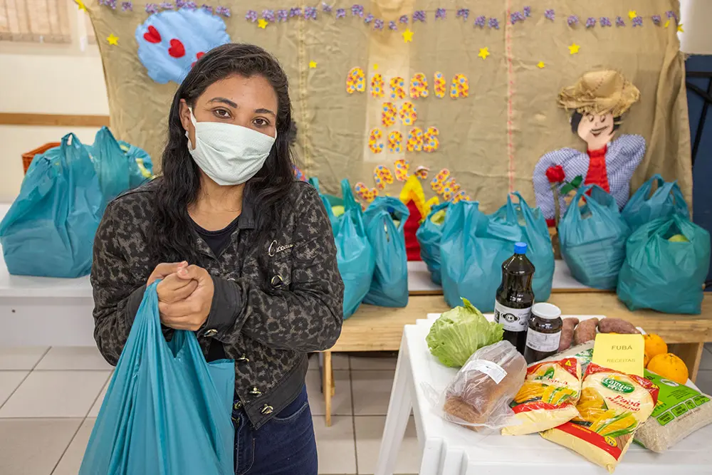 Em Curitiba, famílias recebem alimentos produzidos por pequenos agricultores 2 curitiba021 Em Curitiba, famílias recebem alimentos produzidos por pequenos agricultores