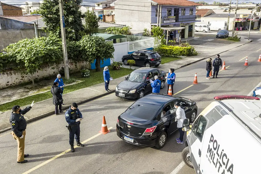Blitze sanitárias e limpeza de locais público são constantes em Pinhais 2 pinhais02 Blitze sanitárias e limpeza de locais público são constantes em Pinhais