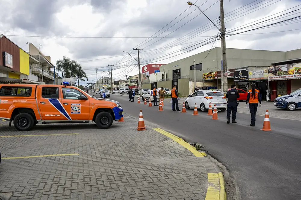 Prefeitura de Pinhais segue limpeza em locais com grande circulação de pessoas 2 pinhais021 Prefeitura de Pinhais segue limpeza em locais com grande circulação de pessoas