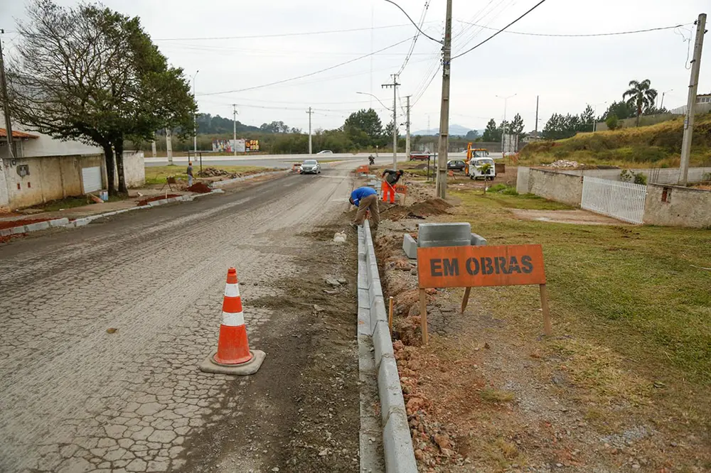 Prefeitura de Piraquara executa a restauração e melhora da Rua Herbet Trapp, no Guarituba Pequeno 5 piraquara021 Prefeitura de Piraquara executa a restauração e melhora da Rua Herbet Trapp, no Guarituba Pequeno