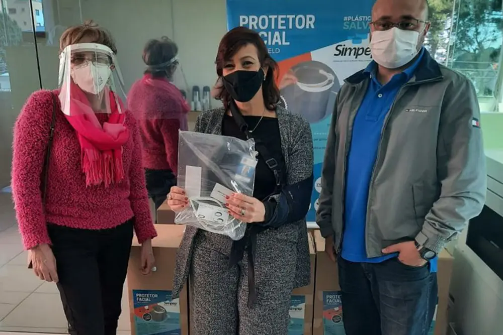 Secretaria de Saúde de São José dos Pinhais recebe doação de 250 escudos faciais 2 sjp01 Secretaria de Saúde de São José dos Pinhais recebe doação de 250 escudos faciais