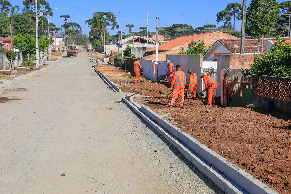 Ruas do Jardim dos Estados, em Piraquara, estão sendo preparadas para a pavimentação 6 pavimentação