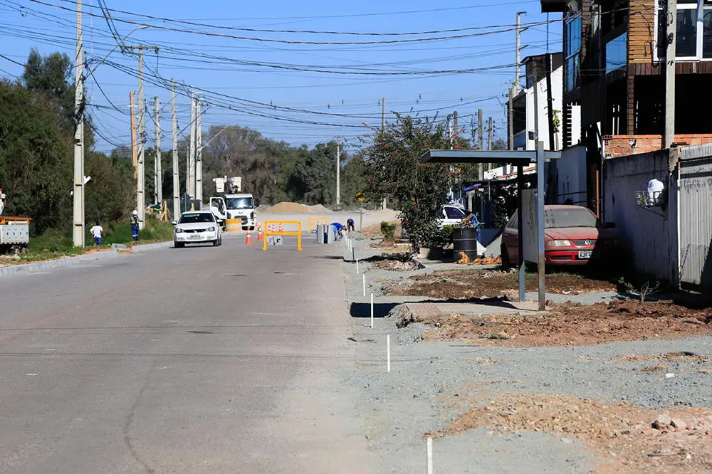 Prefeitura de Piraquara executa obras de calçamento na Rua Joaquim Simões, no Jardim Tropical 5 obras de calçamento