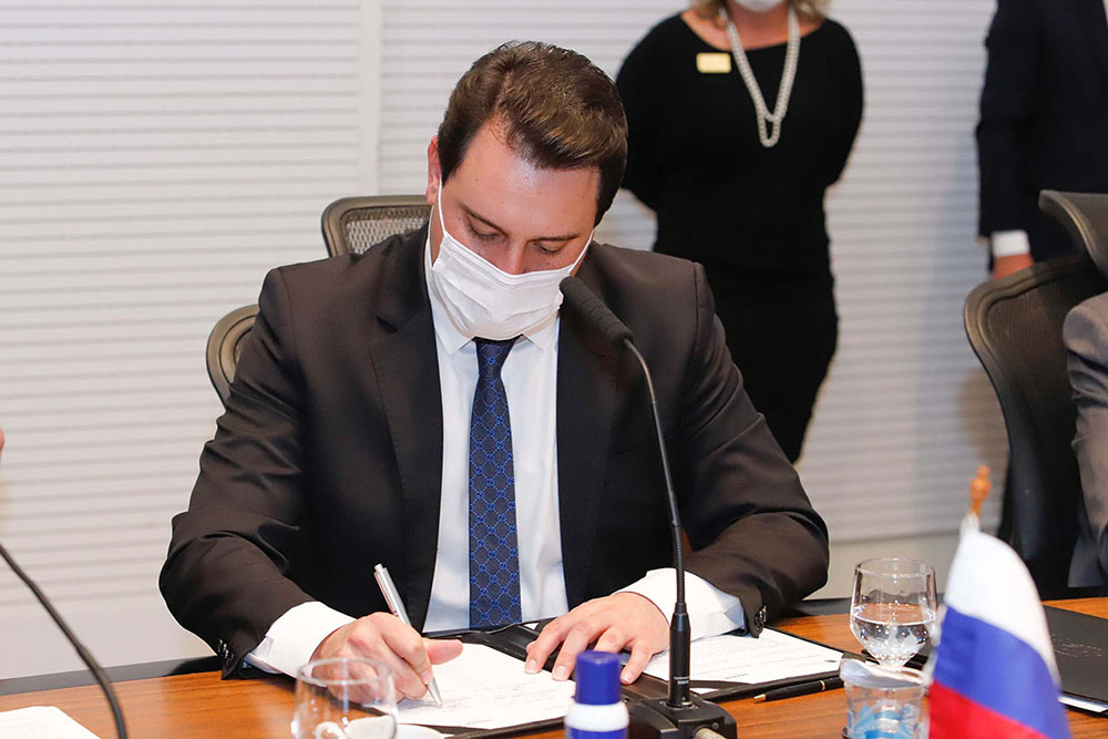 Paraná assina memorando técnico com a Rússia para estudar vacina 3 ratinho 012 1 Paraná assina memorando técnico com a Rússia para estudar vacina