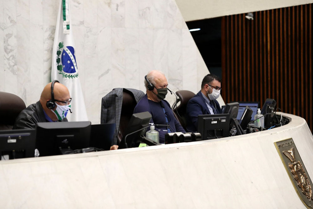 Autorização do funcionamento de até 200 Colégios Cívico-Militares no Paraná segue sob análise da CCJ 6 alep 013 1 Autorização do funcionamento de até 200 Colégios Cívico-Militares no Paraná segue sob análise da CCJ