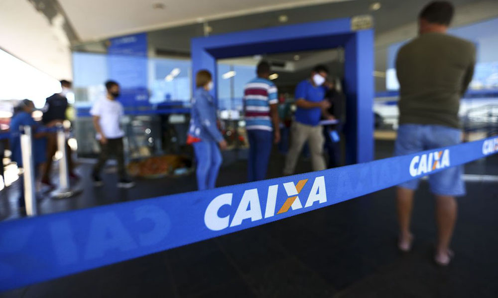 Caixa paga R$ 300 a 1,6 milhão beneficiários do Bolsa Família 6 Caixa paga R$ 300 a 1,6 milhão beneficiários do Bolsa Família