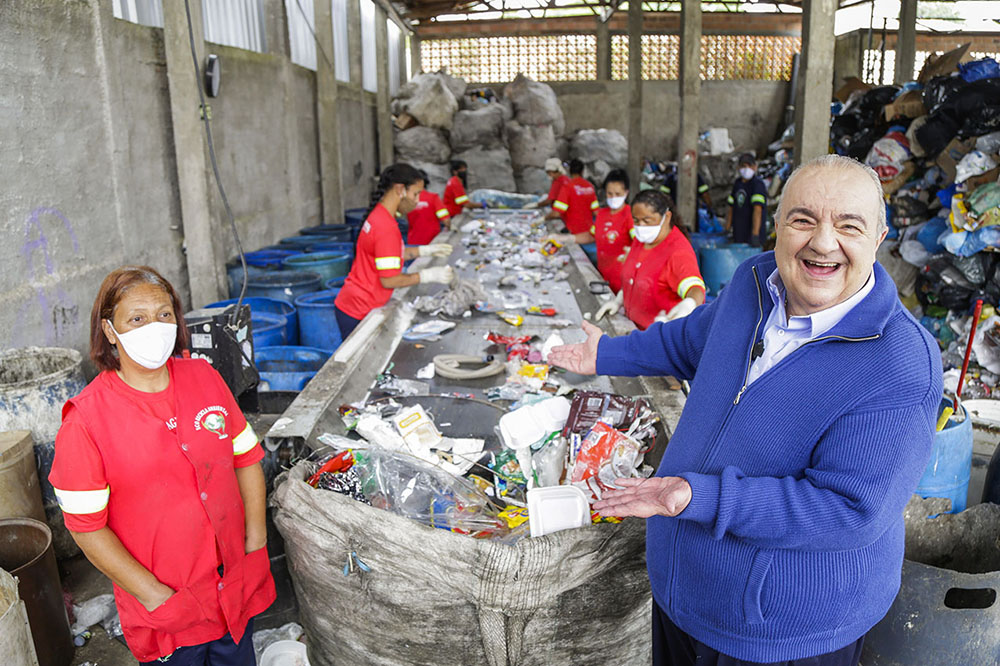 Greca apoia e reconhece trabalho de catadores de recicláveis 8 Rafael Greca Associacoes 2 Greca apoia e reconhece trabalho de catadores de recicláveis