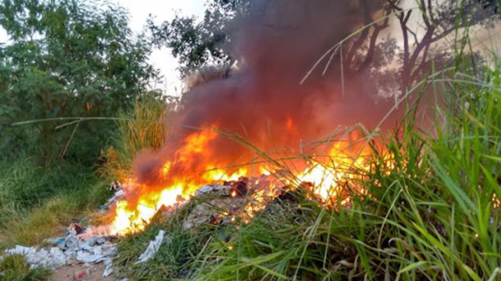 Secretaria de Meio Ambiente de Fazenda Rio Grande conscientiza sobre queima de lixo, vegetação e entulhos: é crime 3 fazenda021 Secretaria de Meio Ambiente de Fazenda Rio Grande conscientiza sobre queima de lixo, vegetação e entulhos: é crime
