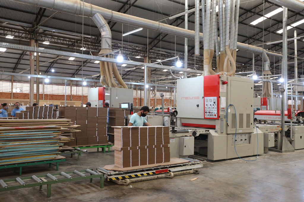 Produção industrial do Paraná cresce 7,7%, maior resultado do País 1 governo014 Produção industrial do Paraná cresce 7,7%, maior resultado do País