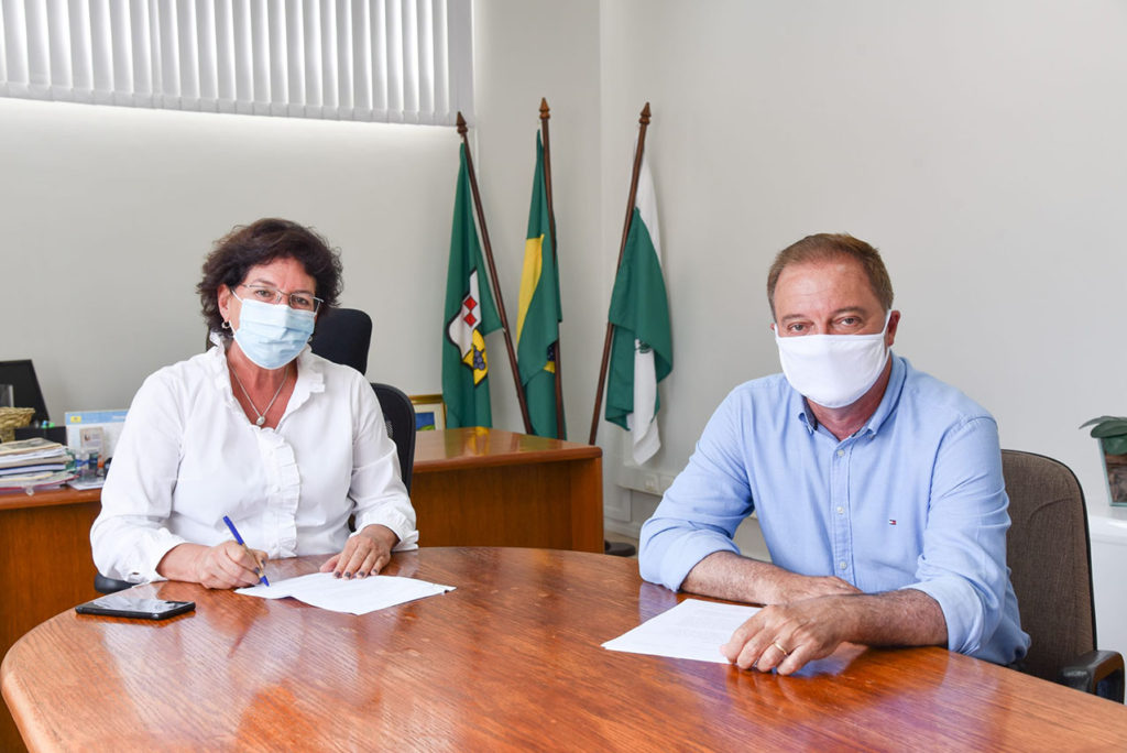 Prefeita Beti Pavin e prefeito eleito Helder Lazarotto iniciam transição 9 Beti Pavin e Helder Lazarotto