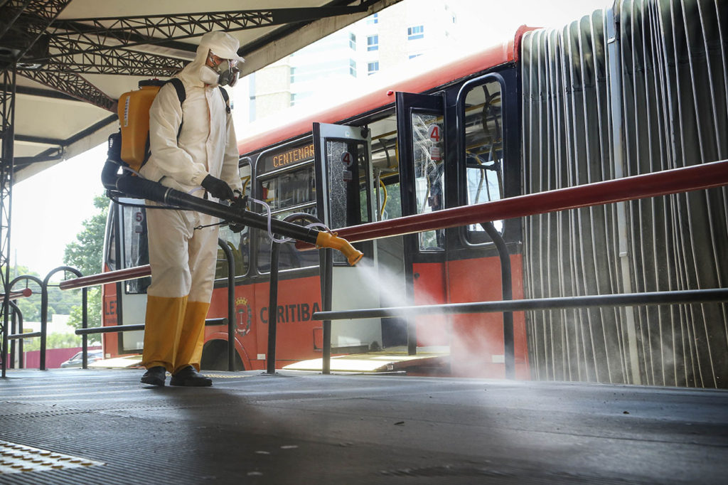 Terminais recebem nova rodada de sanitizações especiais contra Covid-19 3 Sanitização nos terminais de Curitiba