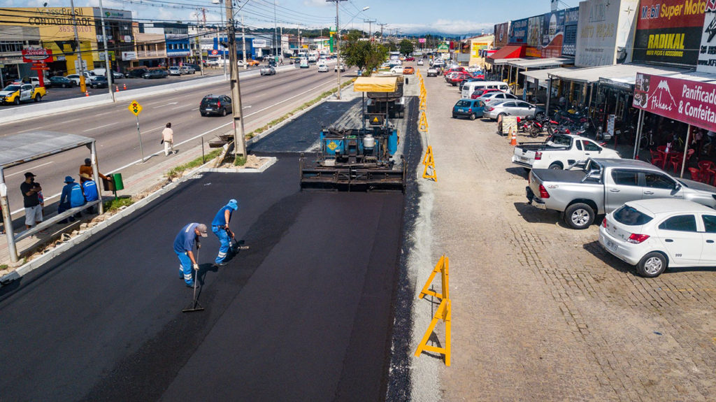 Realizada pavimentação na marginal da Rodovia João Leopoldo Jacomel 3 pavimentação na marginal da Rodovia João Leopoldo Jacomel