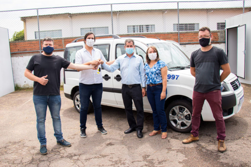 Centro POP recebe contêineres e um veículo para ajudar nos serviços assistenciais 7 Centro POP recebe contêineres e um veículo