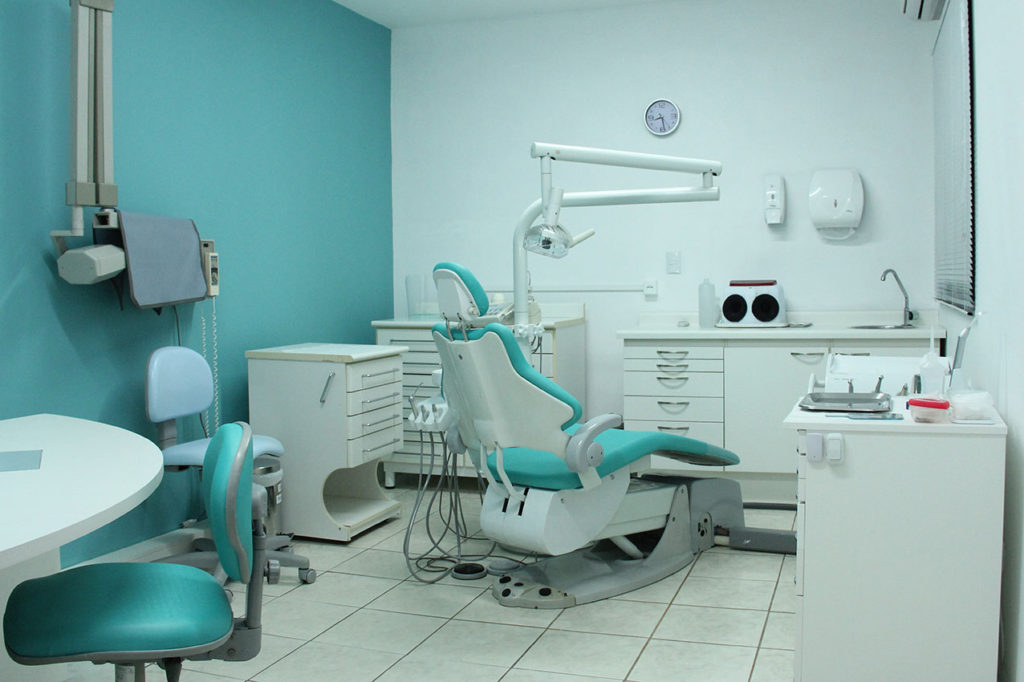 Dr. Eduardo Gurkewicz, pioneiro em implantes dentários, chega a Pinhais 2 Clinica Odontogurka 01 Dr. Eduardo Gurkewicz, pioneiro em implantes dentários, chega a Pinhais