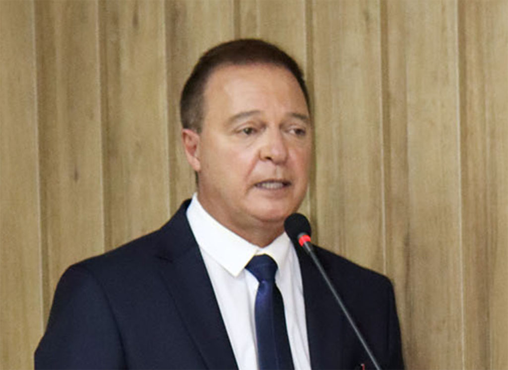 Helder Lazarotto e Alcione Giaretton tomam posse no município de Colombo 7 colombo01 Helder Lazarotto e Alcione Giaretton tomam posse no município de Colombo