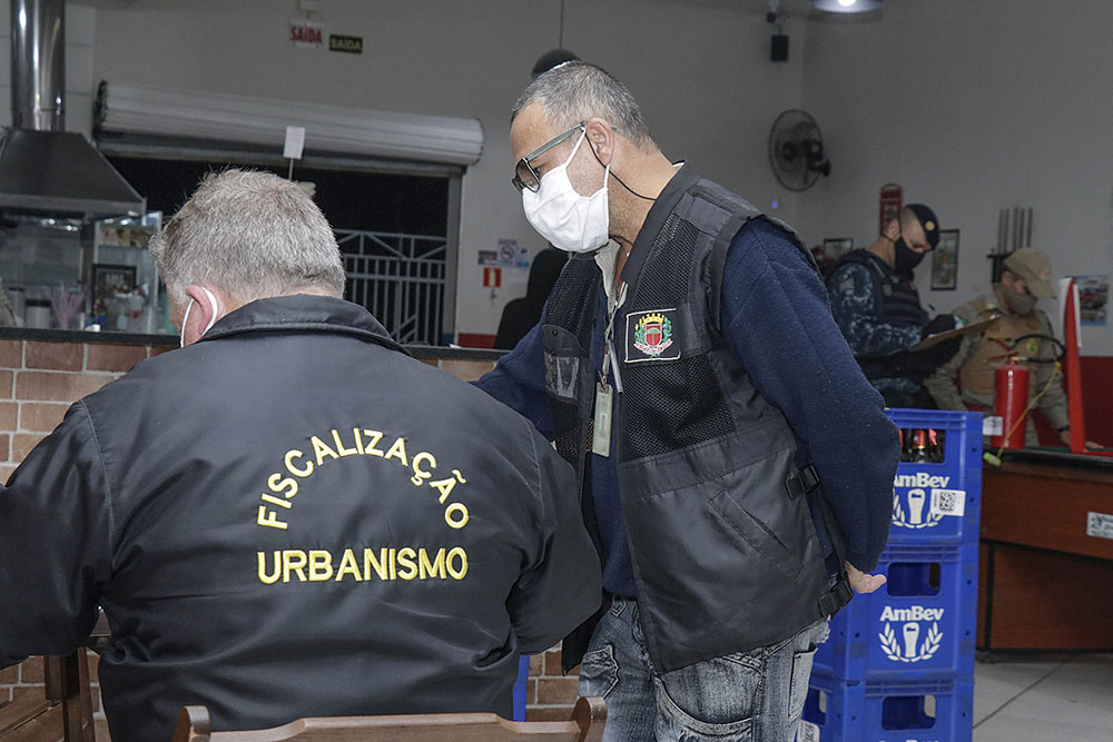 Aglomerações em bares e festas em Curitiba resultam em R$ 205 mil em multas, no sábado 2 curitiba multas covid Aglomerações em bares e festas em Curitiba resultam em R$ 205 mil em multas, no sábado