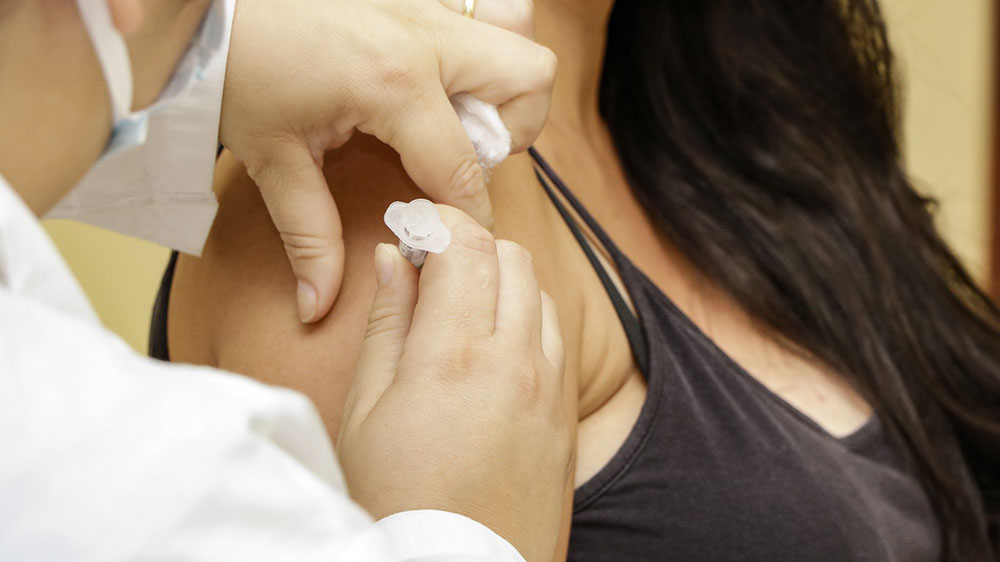 Prefeitura de Pinhais aplica últimas doses de vacinas e aguarda novo lote do Governo Federal 5 pinhais vacina 1 Prefeitura de Pinhais aplica últimas doses de vacinas e aguarda novo lote do Governo Federal