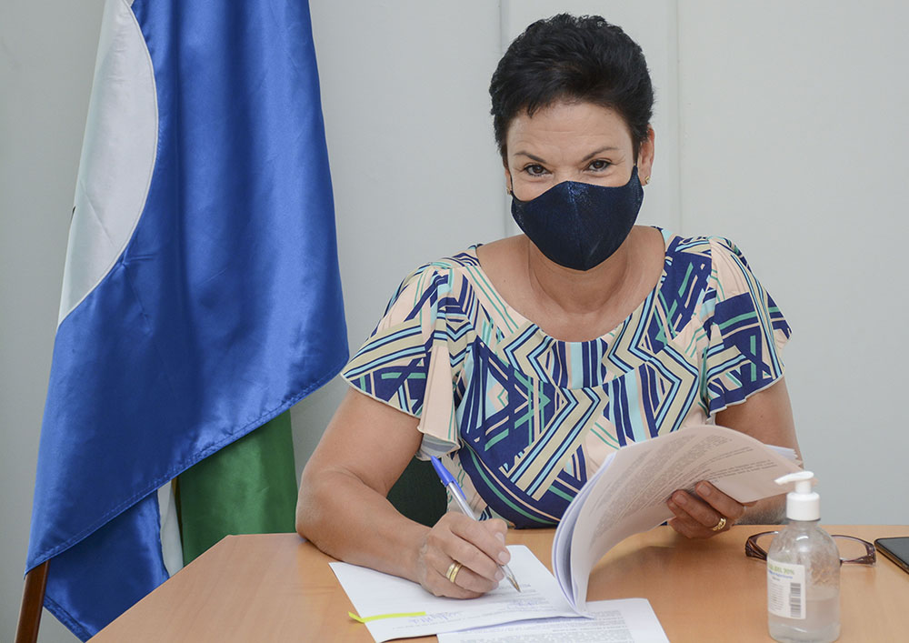 Marli Paulino coloca saúde e recuperação econômica entre as prioridades neste início de segundo mandato 1 assinatura contrato manoel bandeira foto roberto dziura jr 6039 1 Marli Paulino coloca saúde e recuperação econômica entre as prioridades neste início de segundo mandato