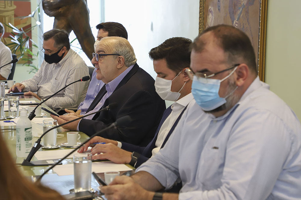 Rafael Greca conclama prefeitos da RMC a aderirem a restrições para conter Covid-19 2 curitiba decreto Rafael Greca conclama prefeitos da RMC a aderirem a restrições para conter Covid-19