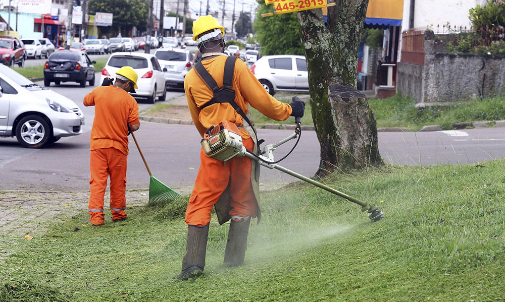 Regional Cajuru recebe roçadas em área equivalente a 24 campos de futebol 5 curitiba rocadas Regional Cajuru recebe roçadas em área equivalente a 24 campos de futebol