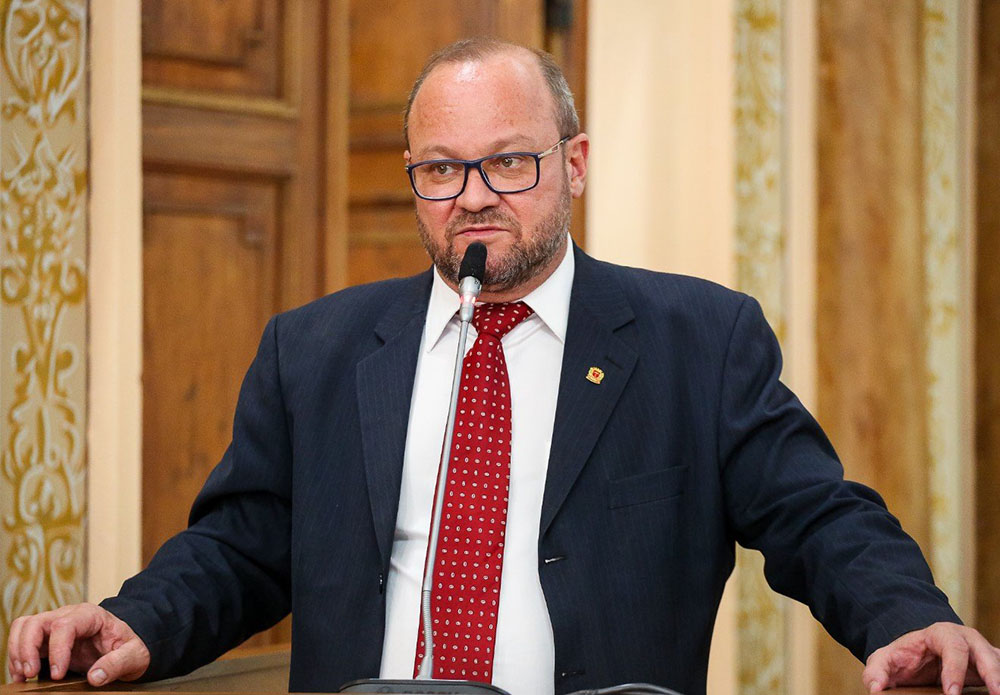 Câmara de Curitiba já pode votar proibição da lavagem de calçadas com água potável 4 dalton borba Câmara de Curitiba já pode votar proibição da lavagem de calçadas com água potável