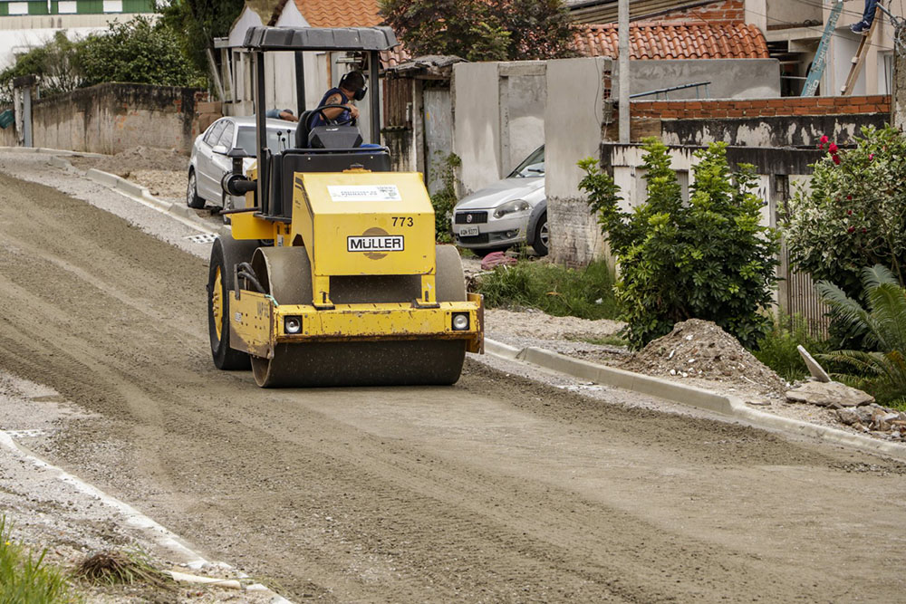 Ruas do Jardim Karla, em Pinhais, preparadas para receber pavimentação 1 pinhais pavimentacao Ruas do Jardim Karla, em Pinhais, preparadas para receber pavimentação