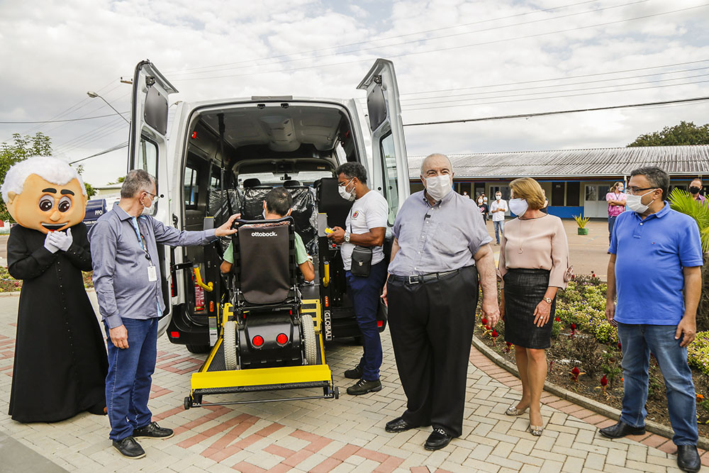 Pequeno Cotolengo ganha veículo van adaptado para o transporte de internos 7 curitiba cotolengo Pequeno Cotolengo ganha veículo van adaptado para o transporte de internos