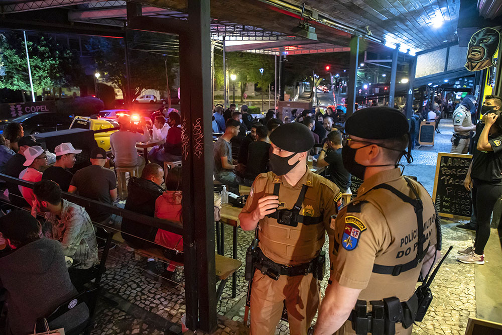 Fiscalizações resultam em quase mil multas para pessoas físicas em Curitiba 2 curitiba multas covid Fiscalizações resultam em quase mil multas para pessoas físicas em Curitiba