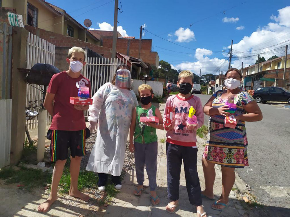 Emoção marca entrega de chocolates na Páscoa em Fazenda Rio Grande 8 fazenda rio grande pascoa Emoção marca entrega de chocolates na Páscoa em Fazenda Rio Grande