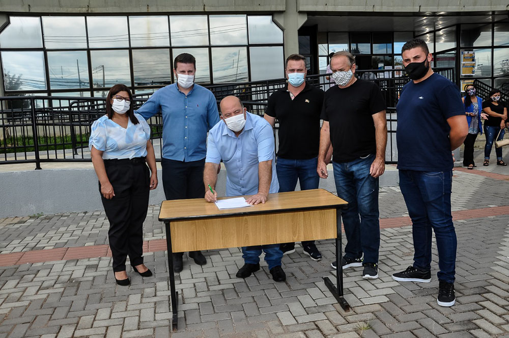 Prefeito Dr. Nassib, de Fazenda Rio Grande, assina Ordem de Serviço para obras do bairro Santa Terezinha 9 fazenda rio grande sta terezinha Prefeito Dr. Nassib, de Fazenda Rio Grande, assina Ordem de Serviço para obras do bairro Santa Terezinha