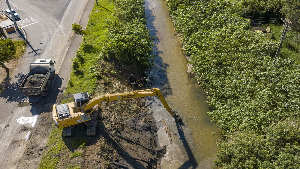 Rios de Pinhais recebem limpeza periódica 1 pinhais limpeza rios Rios de Pinhais recebem limpeza periódica